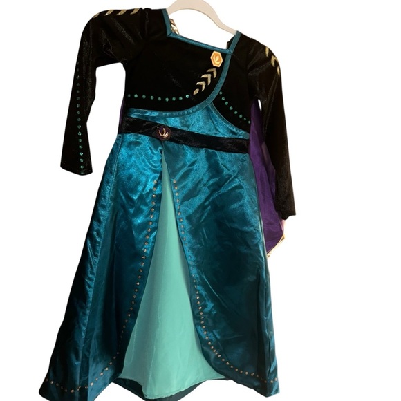 Disney Parks Frozen 2 Queen Anna girls costume with cape size 5/6 Disney store - Picture 1 of 5